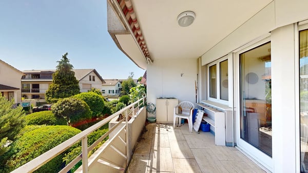 Zentral gelegene 3.5-Zimmer-Wohnung mit Einstellhallenplatz 3