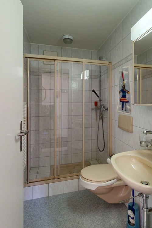 Zentral gelegene 3.5-Zimmer-Wohnung mit Einstellhallenplatz 8