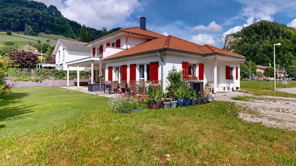Schönes 4.5-Zimmer-Einfamilienhaus mit 2.5-Zimmer-Einliegerwohnung 1