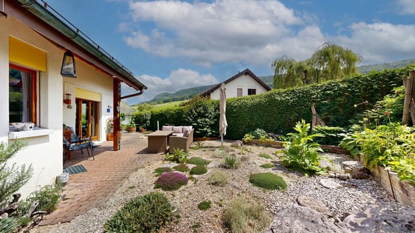 Charmantes, freistehendes 7.5-Zimmer-Einfamilienhaus mit Carport 4