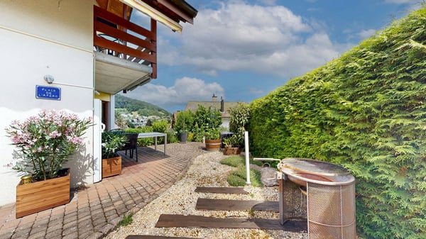 Charmantes, freistehendes 7.5-Zimmer-Einfamilienhaus mit Carport 5