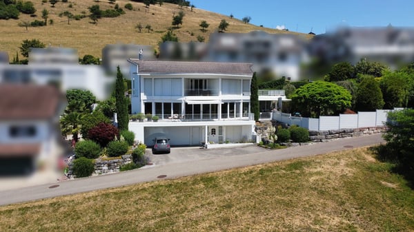 Traumhaftes 7.5-Zimmer-Einfamilienhaus mit Doppelgarage und Weitsicht 1