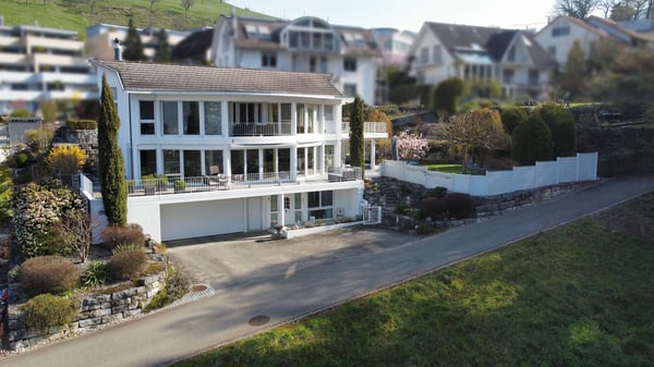 Traumhaftes 7.5-Zimmer-Einfamilienhaus mit Doppelgarage und Weitsicht 1