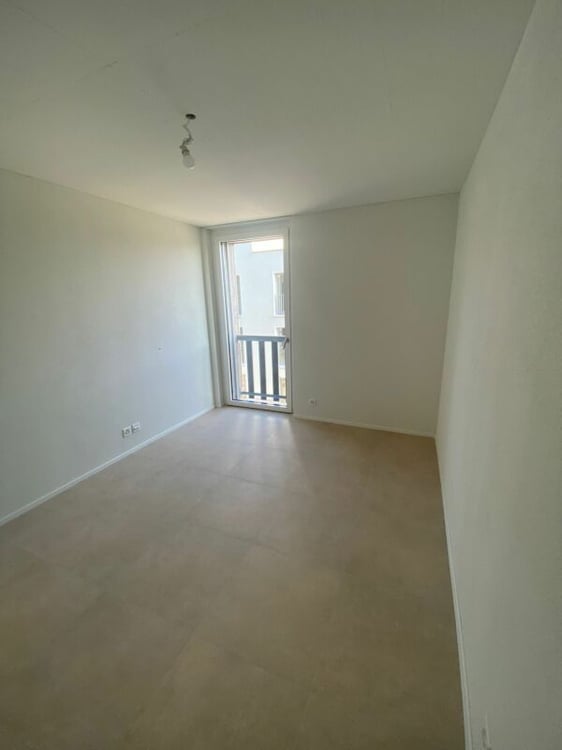 schöne neuwertige 2.5-Zimmerwohnung im 1. OG mit Wintergarten 4