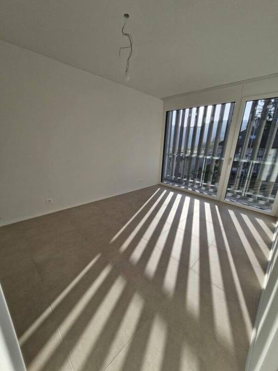 schöne neuwertige 2.5-Zimmerwohnung im 1. OG mit Wintergarten 3