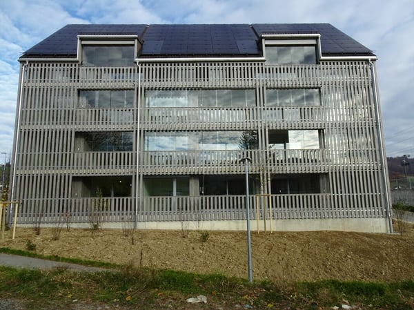 schöne neuwertige 2.5-Zimmerwohnung im 1. OG mit Wintergarten 9