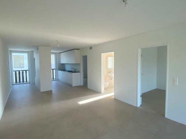 schöne neuwertige 3.5-Zimmerwohnung im 1. OG mit Wintergarten