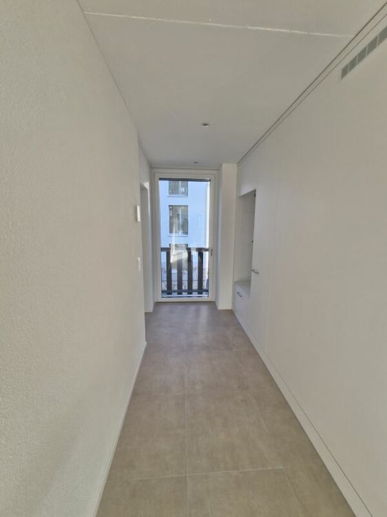 schöne neuwertige 2.5-Zimmerwohnung im 1. OG mit Wintergarten 5