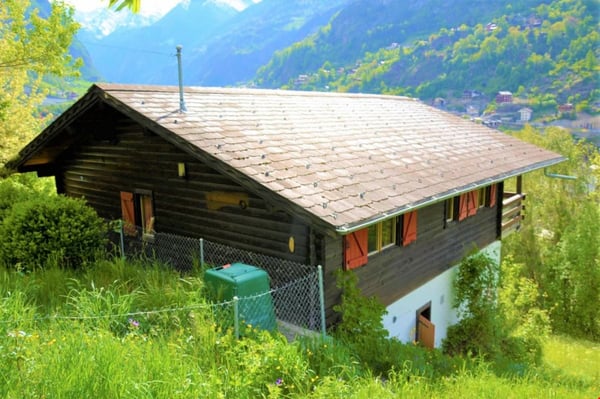 Renovationsbedürftiges Chalet bei Staldenried in herrlicher Umgebung 3