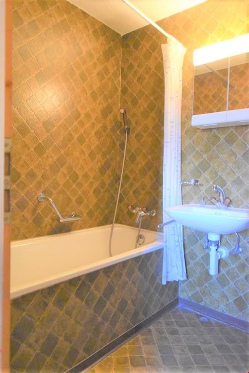 Renovationsbedürftiges Chalet bei Staldenried in herrlicher Umgebung 9