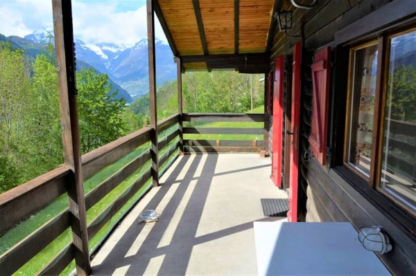 Renovationsbedürftiges Chalet bei Staldenried in herrlicher Umgebung 4