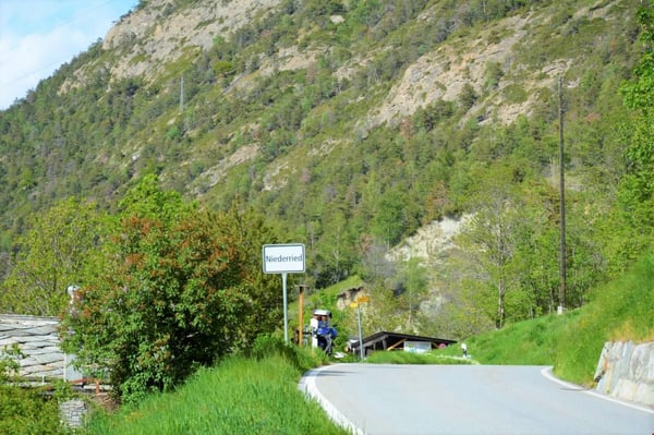 Renovationsbedürftiges Chalet bei Staldenried in herrlicher Umgebung 12