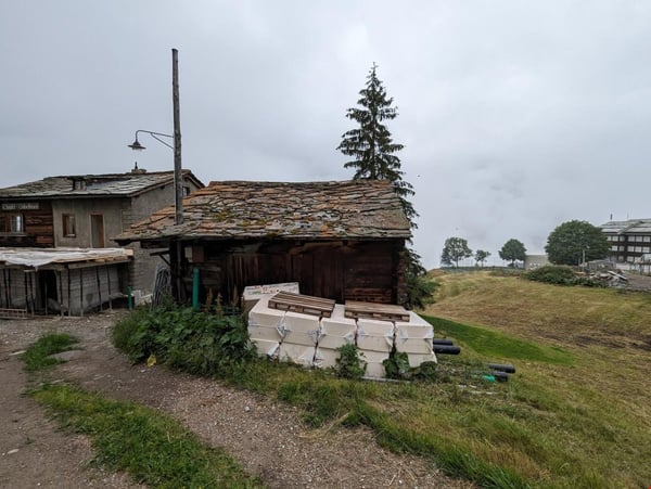 Stall-Scheune in der Dorfzone von Grächen 3