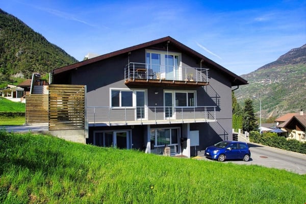 Mehrfamilienhaus im Grünen in Glis 2