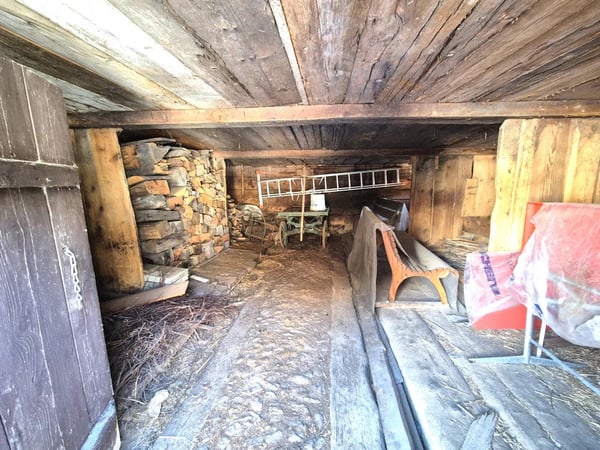 Stadel im typischen Walliserstil inmitten von Fiesch 5