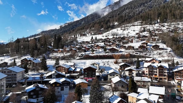 Stadel im typischen Walliserstil inmitten von Fiesch 9