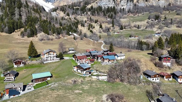 Idyllisches Restaurant mit zwei Wohnungen bei Leukerbad 2