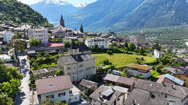 Einfamilienhaus an sonniger Lage und atemberaubender Weitsicht in Leuk 15
