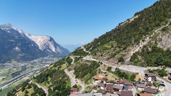 Altertümlicher Baukomplex im Dorfkern von Bratsch 8