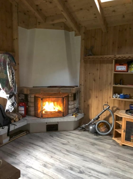 Gemütliches Maiensäss in Waldlichtung 2