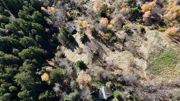 Sonniges Landwirtschaftsland mit Stall bei Leukerbad 9