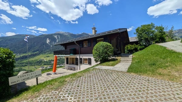 Exklusives Chalet an sonniger Aussichtslage in Ernen 3