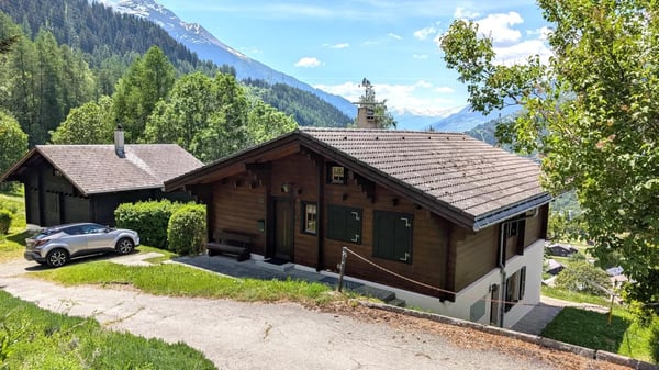 Exklusives Chalet an sonniger Aussichtslage in Ernen 2