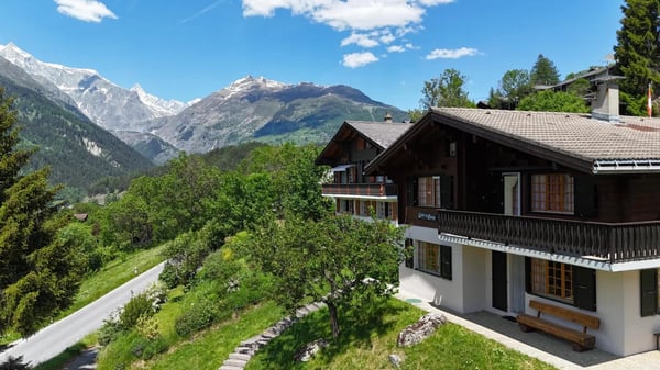 Exklusives Chalet an sonniger Aussichtslage in Ernen 15