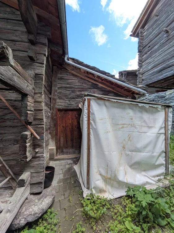 Renovierte 2.5-Zimmerwohnung in Visperterminen 9