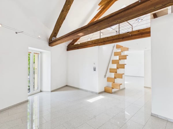 Stilvolle Duplexwohnung mit Galerie im Herzen von Glis 3