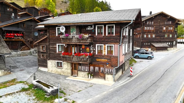 Traditionelles Walliserhaus mit Charme und Potenzial 2