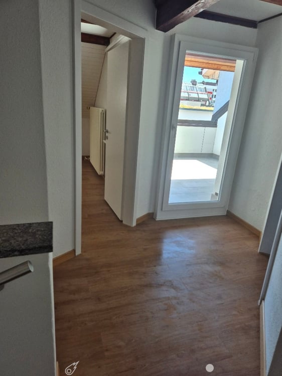 Charmante 4-Zimmer-Maisonette-Wohnung mit Dachterrasse und Kamin in Biel/Bienne – sofort verfügbar! 3