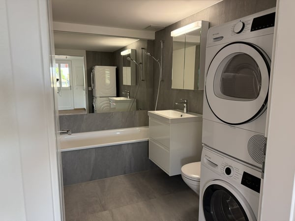 Kernsanierte zentral gelegene 2-Zim-Wohnung 6