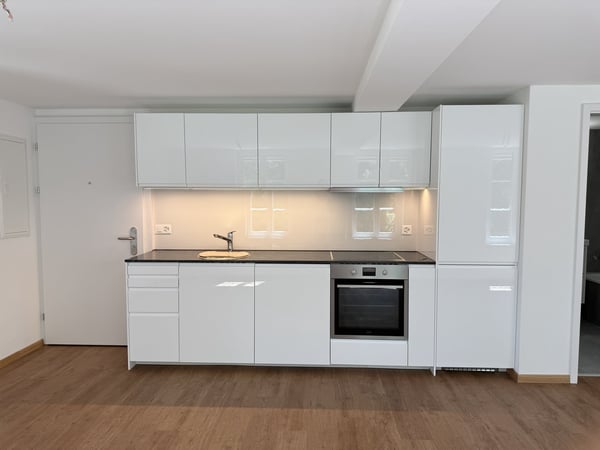 Kernsanierte zentral gelegene 2-Zim-Wohnung 9