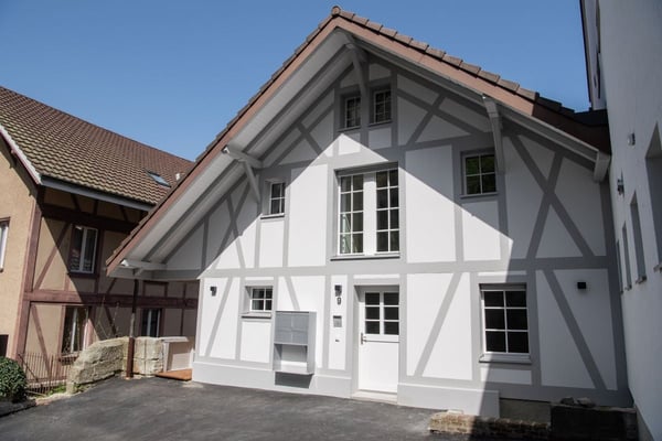 Kernsanierte zentral gelegene 2.5 Zi-Wohnung 2