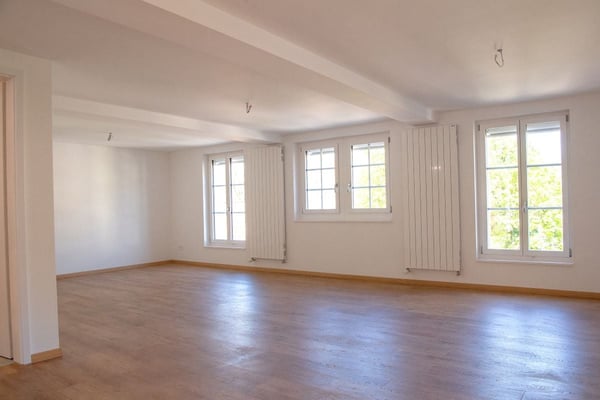 Kernsanierte zentral gelegene 2.5 Zi-Wohnung 8