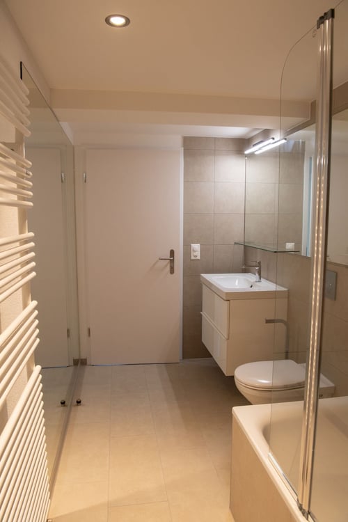 Kernsanierte zentral gelegene 2.5 Zi-Wohnung 12
