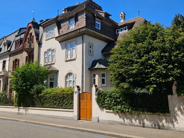 Repräsentative Villa mit 11 Zimmern an bester Lage in Basel 1