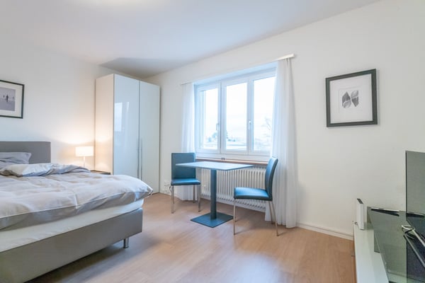 Herzlich Willkommen an der Mittleren Strasse 242 in Basel! 3