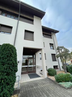 Charmante 2-Zimmer-Dachgeschosswohnung mit Balkon in Frenkendorf 1