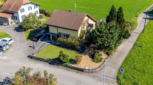 Einfamilienhaus mit zwei Wohneinheiten und vielseitigem Nutzungspotenzial 1