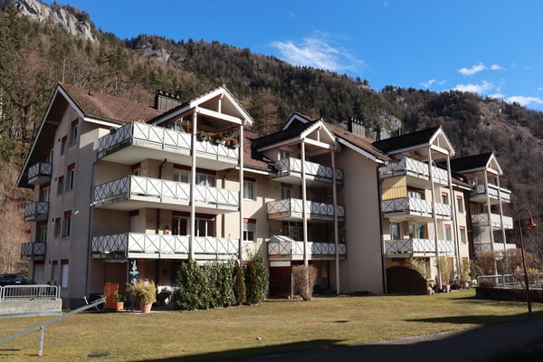 Attraktive Wohnung mit Terrasse und Einstellhallenplatz in Meiringen! 1