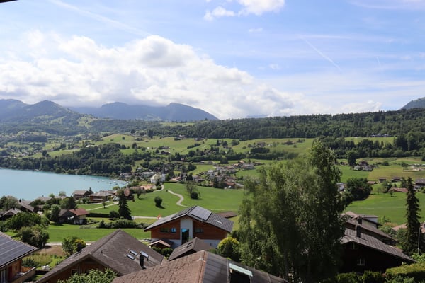 Exklusives Einfamilienhaus an bevorzugter Wohnlage in Faulensee 2