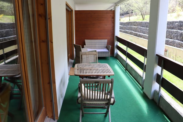 Stilvolle 2.5-Zimmer-Wohnung mit Balkon & 2 Einstellhallenplätzen! 8