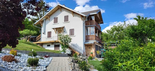 3.5-Zimmer-Wohnung mit Panorama-Aussicht in ruhiger Lage 1