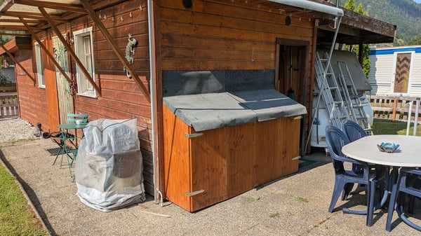 Charmantes 2.5-Zimmer-Campinghaus mit Sonnenterrasse in Raron VS 2