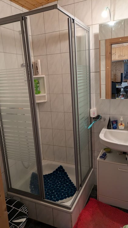Charmantes 2.5-Zimmer-Campinghaus mit Sonnenterrasse in Raron VS 9