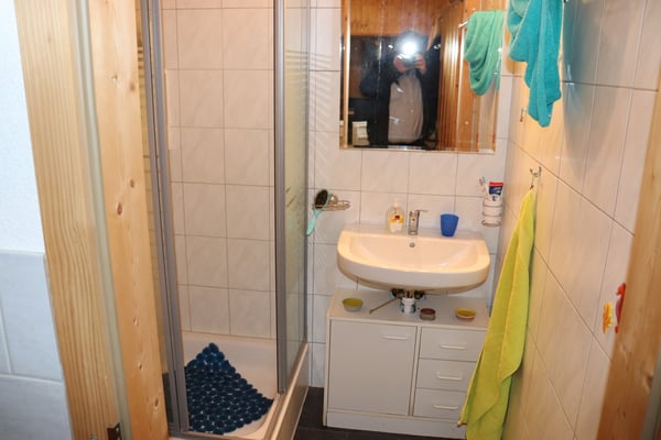 Charmantes 2.5-Zimmer-Campinghaus mit Sonnenterrasse in Raron VS 10