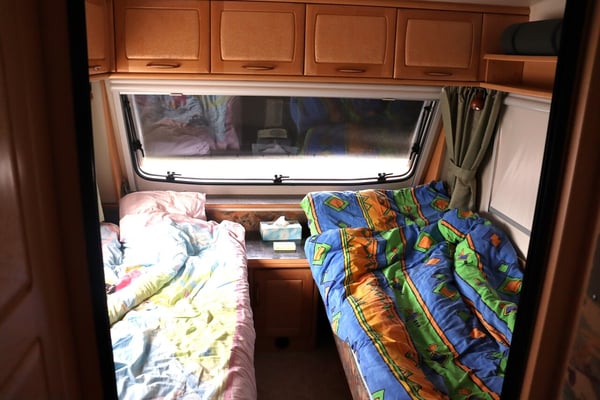 Charmantes 2.5-Zimmer-Campinghaus mit Sonnenterrasse in Raron VS 11