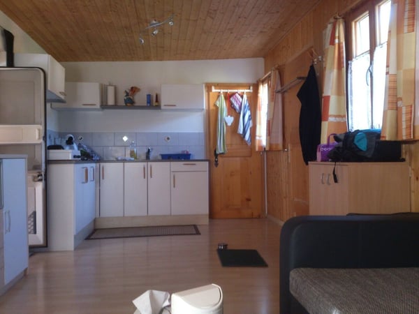 Charmantes 2.5-Zimmer-Campinghaus mit Sonnenterrasse in Raron VS 7